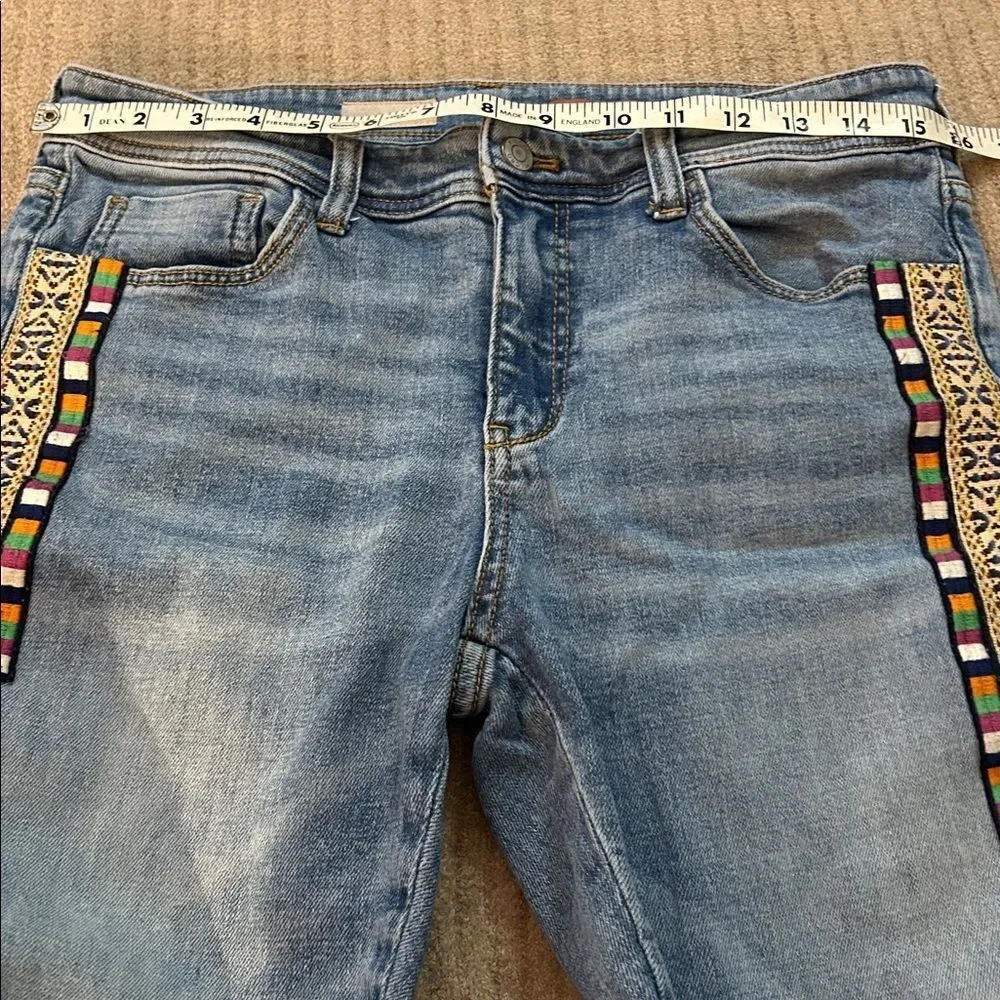 Anthropologie Pilcro Slim Boyfriend Crop jeans with colorful embroidered side 28